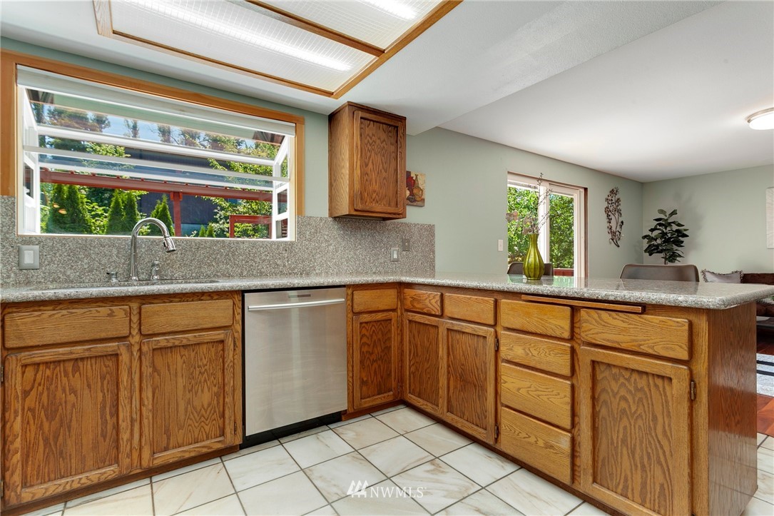 10229 26th Avenue Southwest Seattle, WA 98146 - Photo 13 of 40 Gallery Image 13
