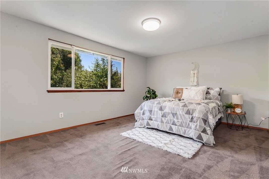 10229 26th Avenue Southwest Seattle, WA 98146 - Photo 19 of 40 Gallery Image 19