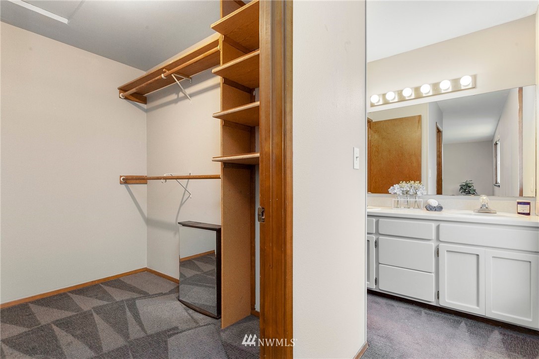 10229 26th Avenue Southwest Seattle, WA 98146 - Photo 21 of 40 Gallery Image 21