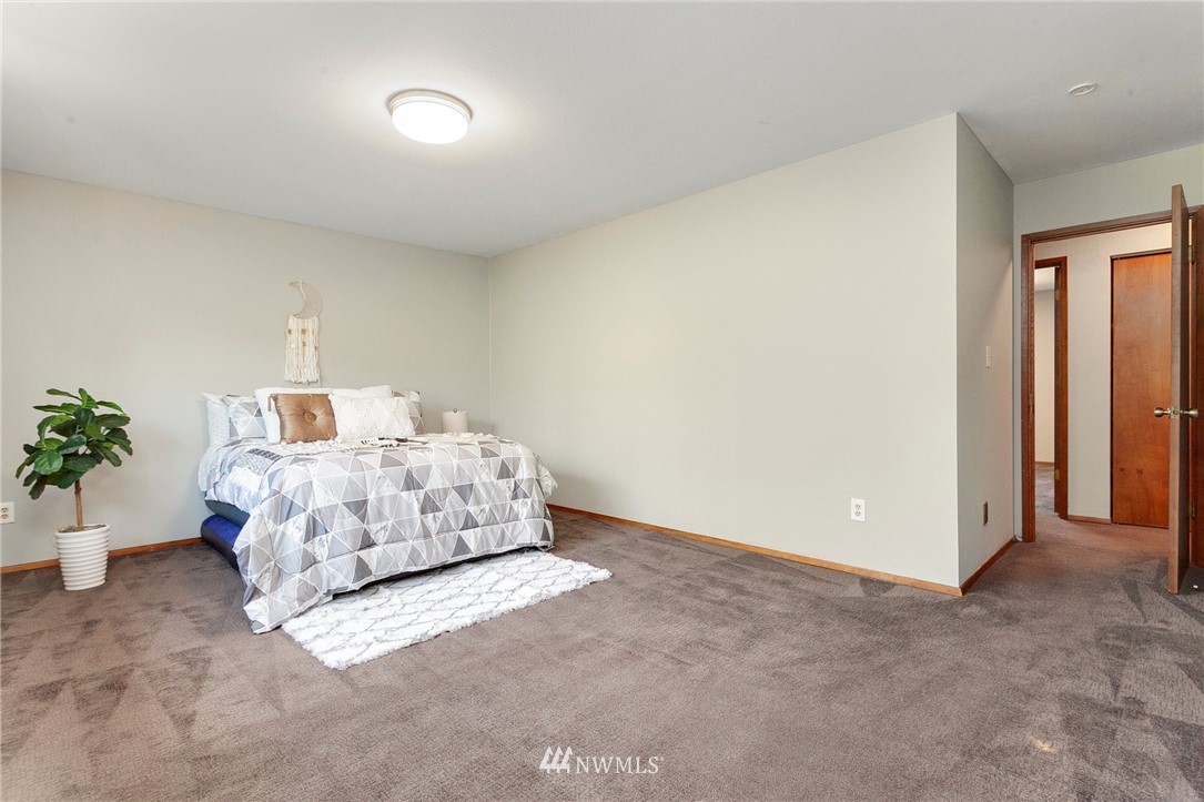 10229 26th Avenue Southwest Seattle, WA 98146 - Photo 23 of 40 Gallery Image 23