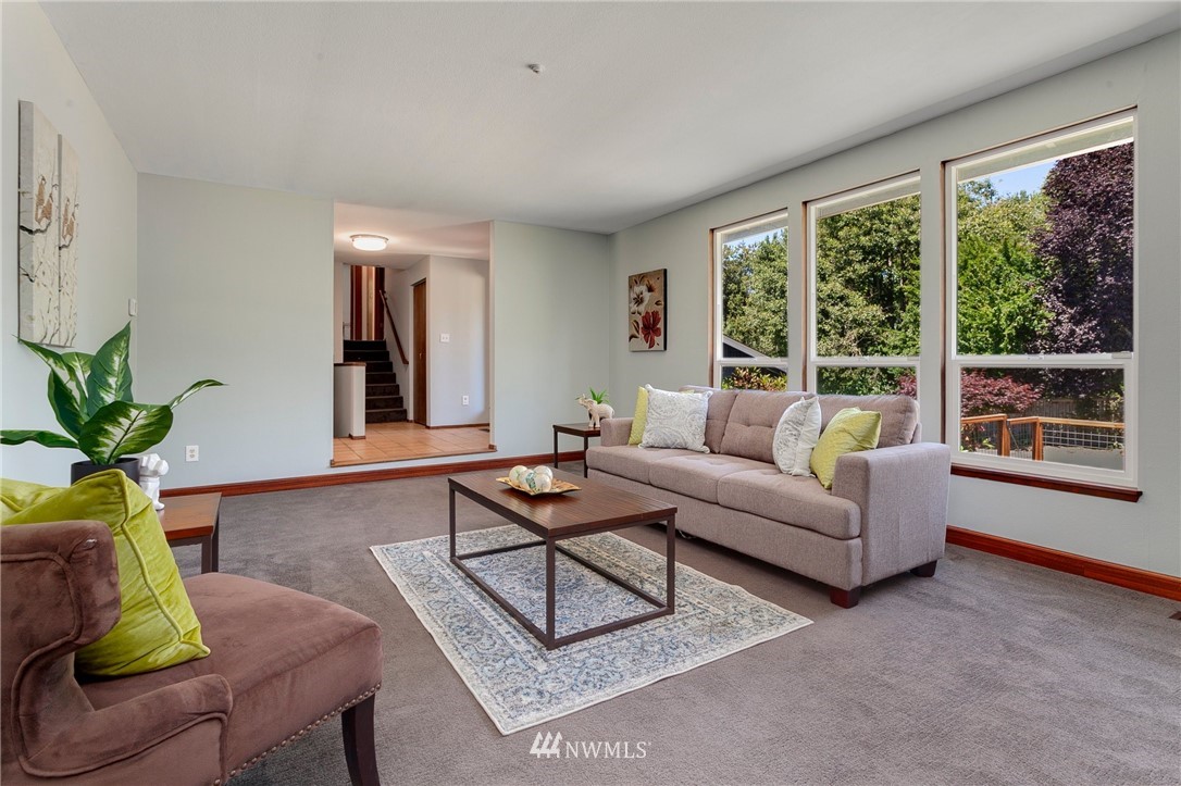 10229 26th Avenue Southwest Seattle, WA 98146 - Photo 4 of 40 Gallery Image 4