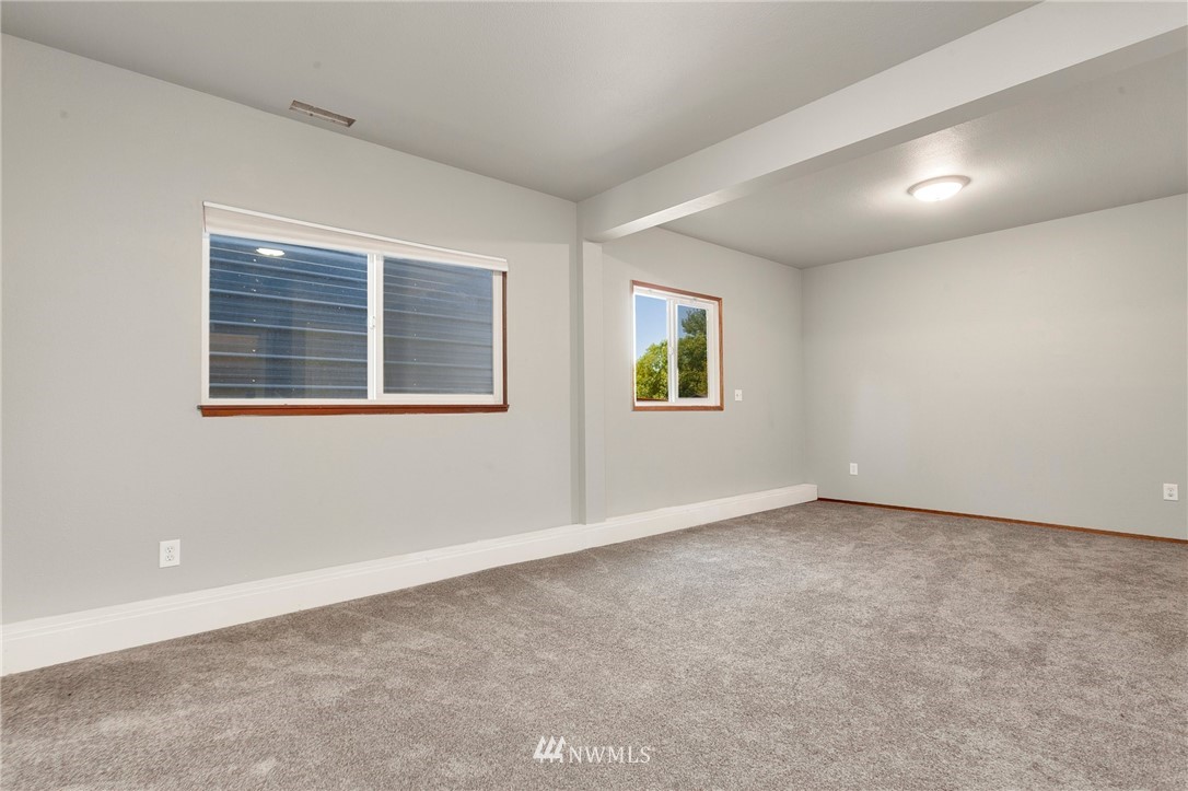 10229 26th Avenue Southwest Seattle, WA 98146 - Photo 32 of 40 Gallery Image 32