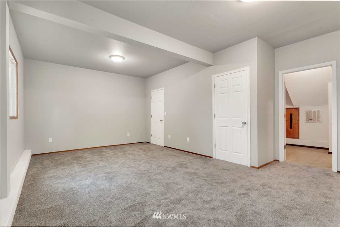 10229 26th Avenue Southwest Seattle, WA 98146 - Photo 33 of 40 Gallery Image 33
