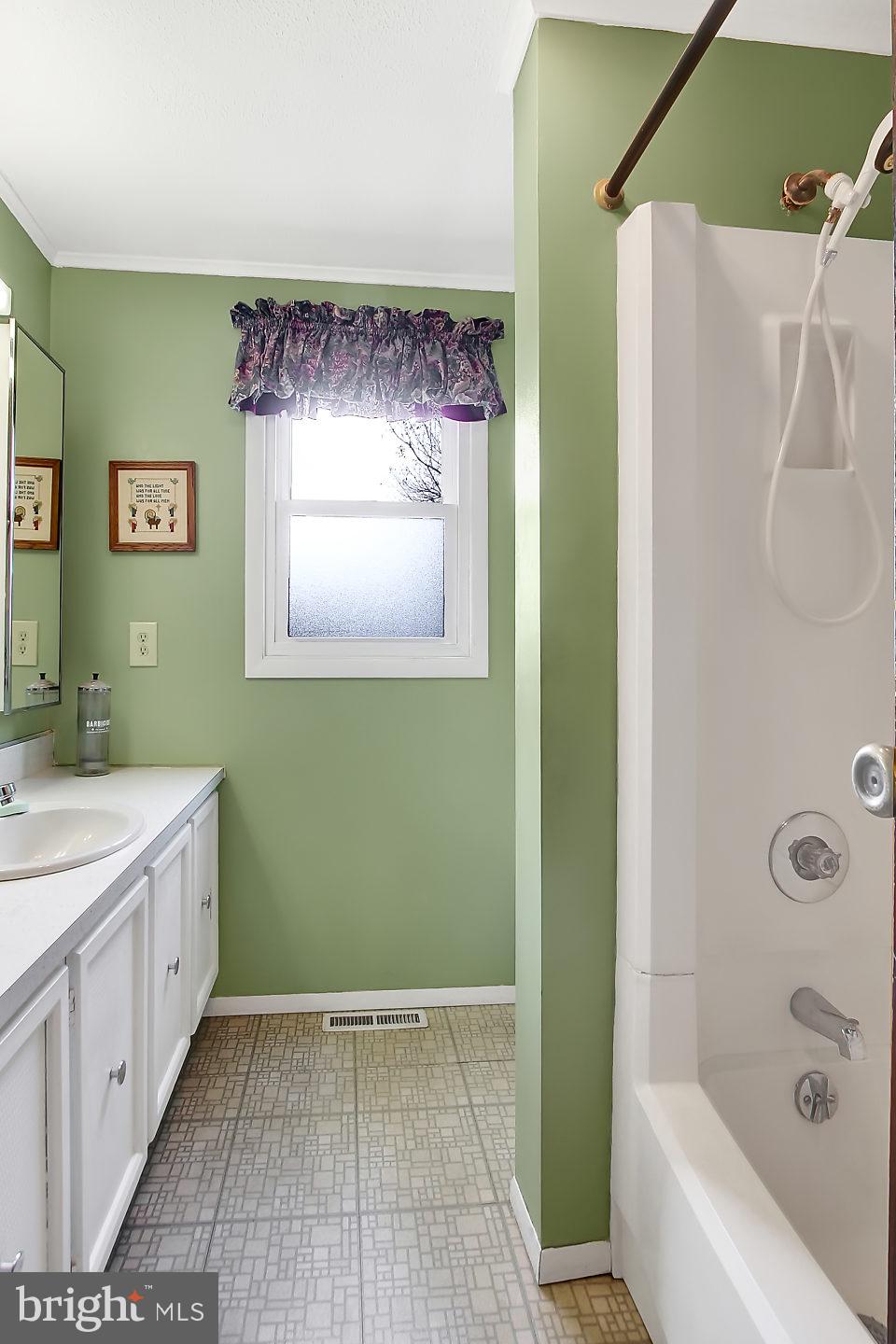 264 Heistand Road York, PA 17402 - Photo 15 of 25 Gallery Image 15