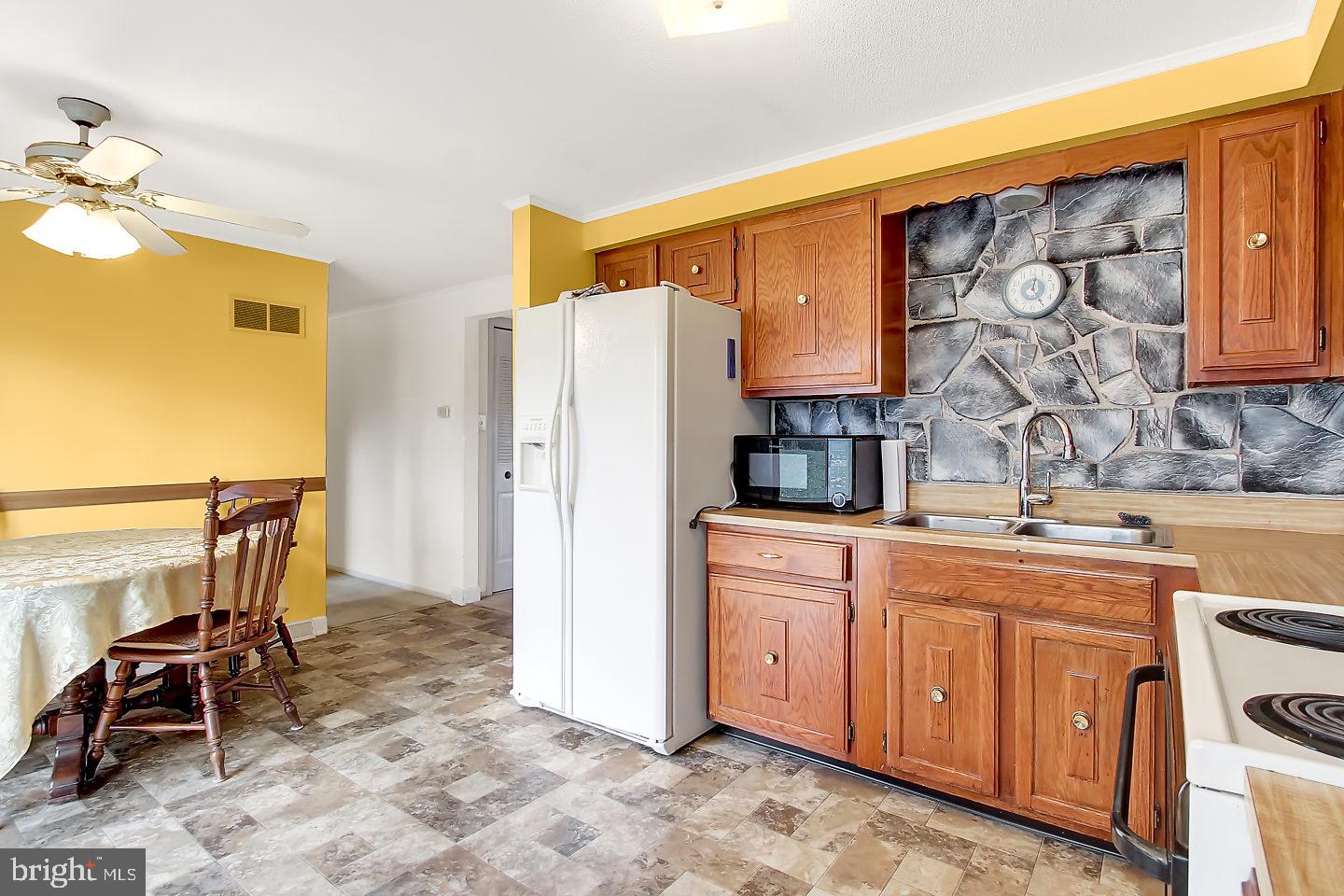 264 Heistand Road York, PA 17402 - Photo 8 of 25 Gallery Image 8