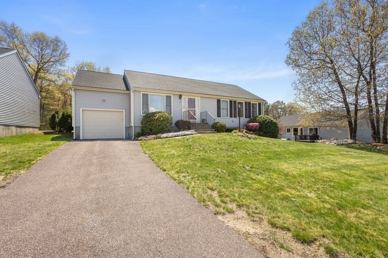 38 Country Road, Unit 38 Uxbridge, MA 01569 - Photo 2 of 24