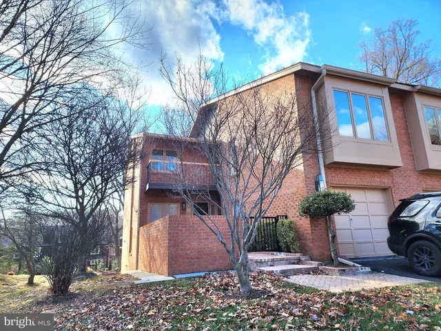 $960,000 | 7824 Whiterim Terrace, Potomac, MD 20854