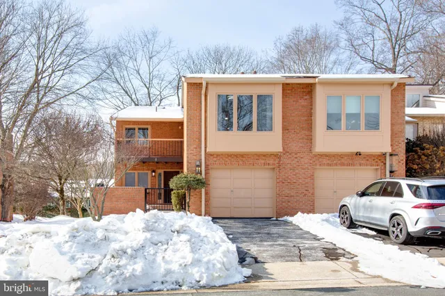 $960,000 | 7824 Whiterim Terrace, Potomac, MD 20854