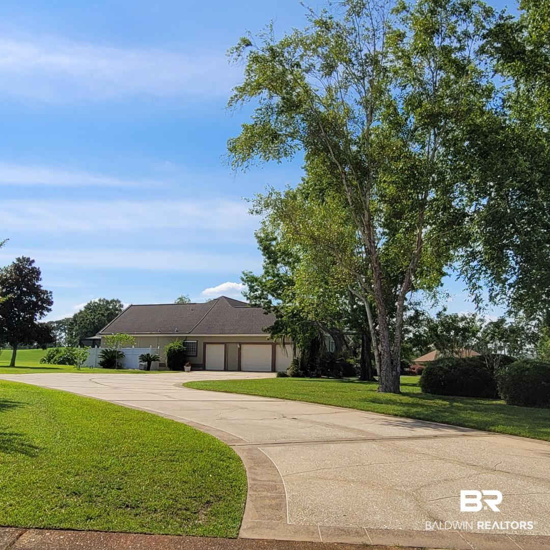 9185 Lakeview Drive Foley, AL 36535 - Photo 6 of 49 LONG DRIVEWAY