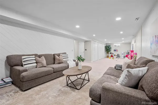 $662,000 | 841 East Oakwood Avenue, Centennial, CO 80121