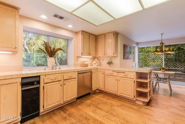 $1,075,000 | 368 Pellburne Court, Simi Valley, CA 93065