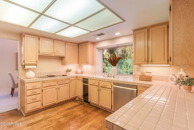 $1,075,000 | 368 Pellburne Court, Simi Valley, CA 93065