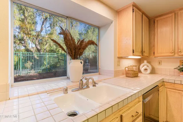 $1,075,000 | 368 Pellburne Court, Simi Valley, CA 93065