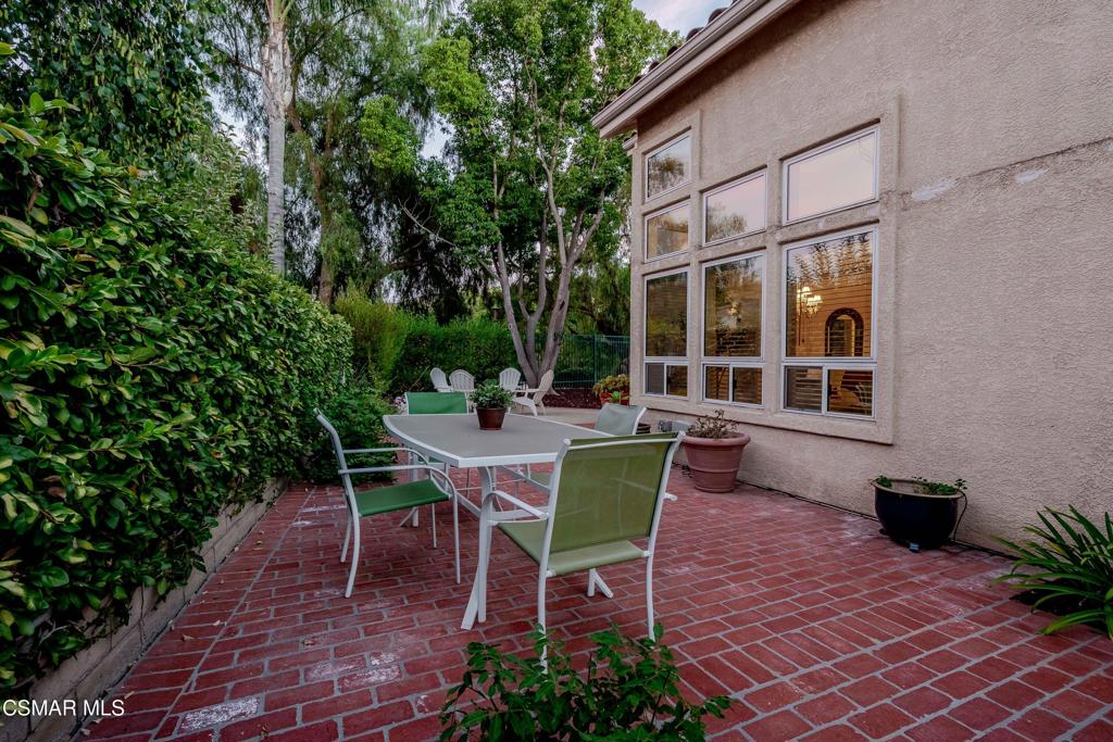 368 Pellburne Court Simi Valley, CA 93065 - Photo 47 of 55 a view of a house with backyard and sitting area