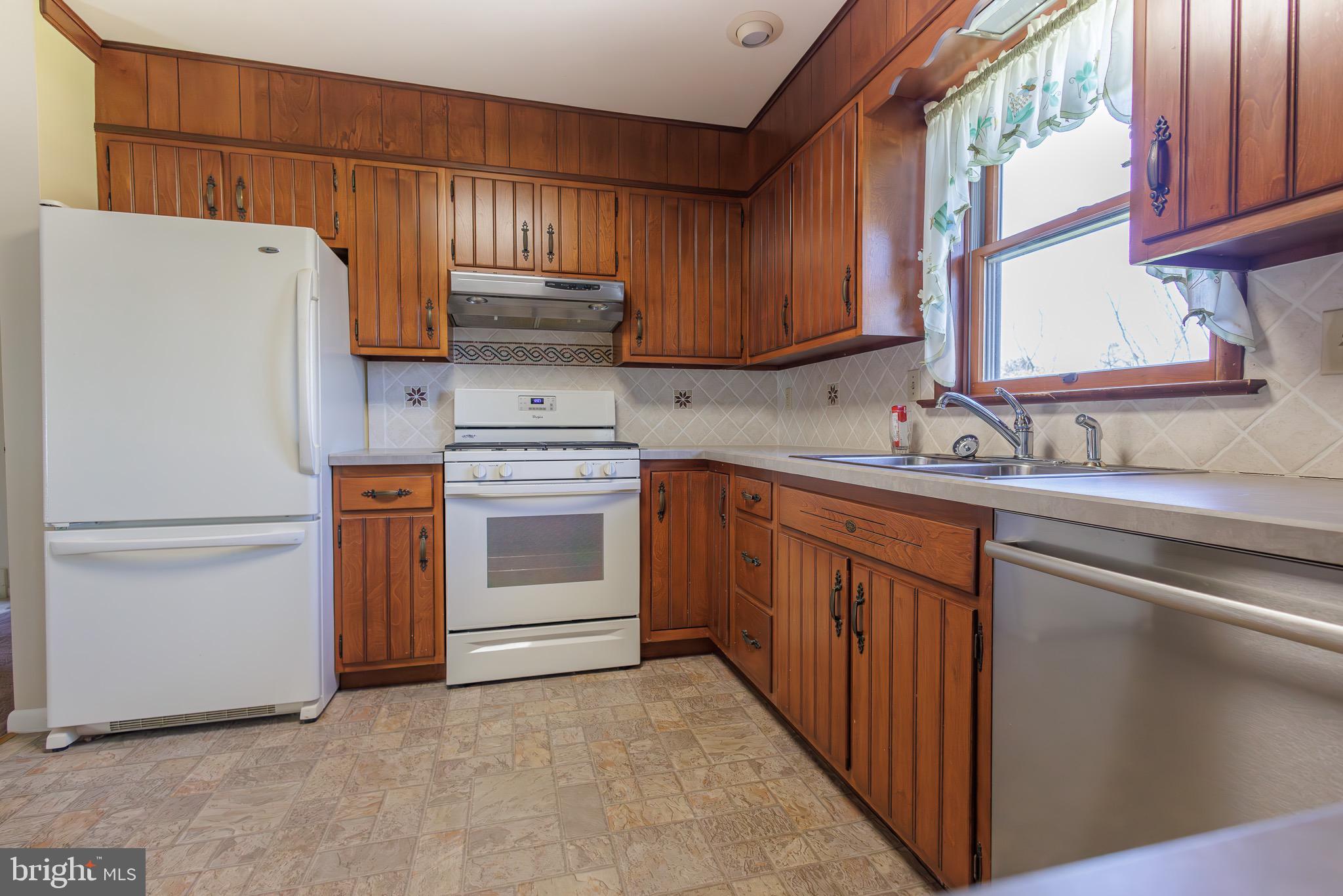 518 West Trout Run Road Ephrata, PA 17522 - Photo 8 of 36