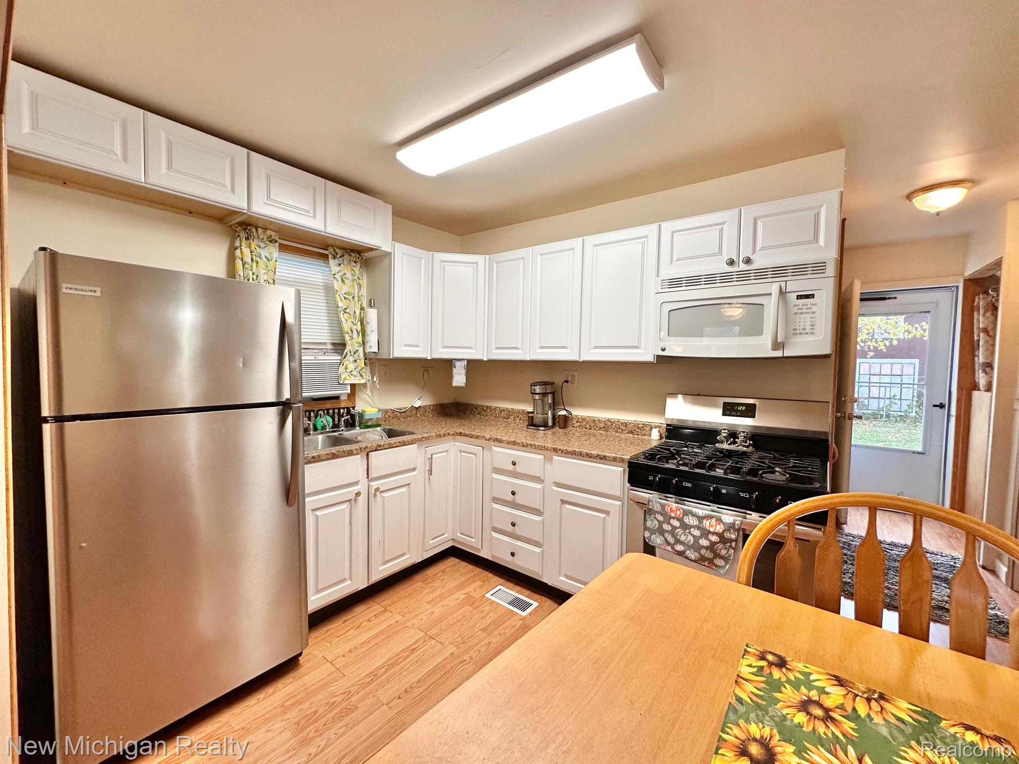 2065 East Judd Road Burton, MI 48529 - Photo 16 of 24 Gallery Image 16