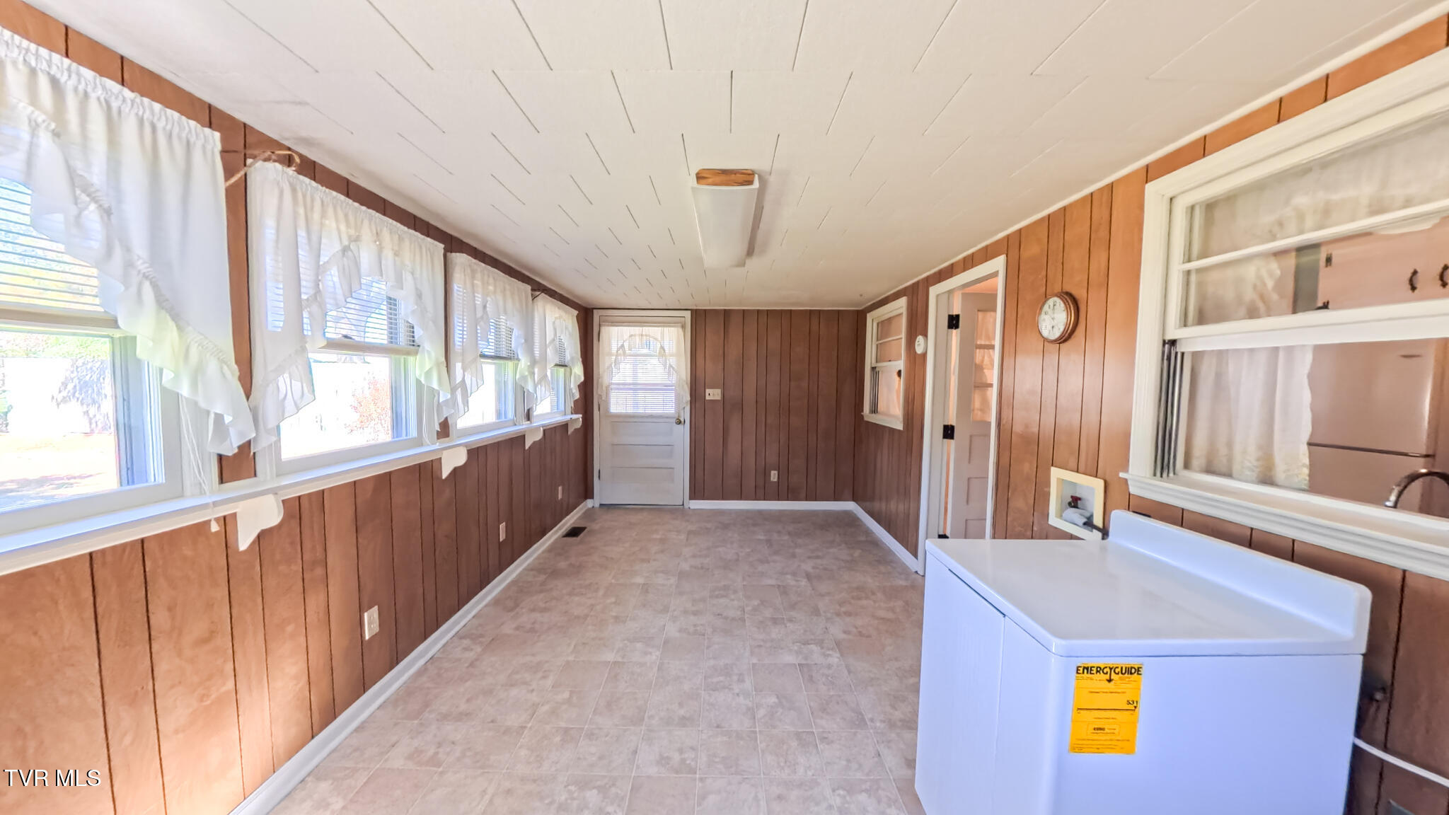 212 Hemlock Road Bristol, TN 37620 - Photo 17 of 23 IMG_20251014_144423_00_023