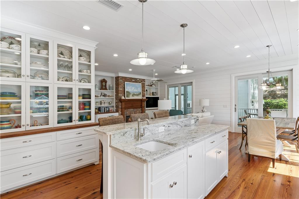 4316 5th Street St. Simons Island, GA 31522 - Photo 14 of 58 Kitchen island and built ins