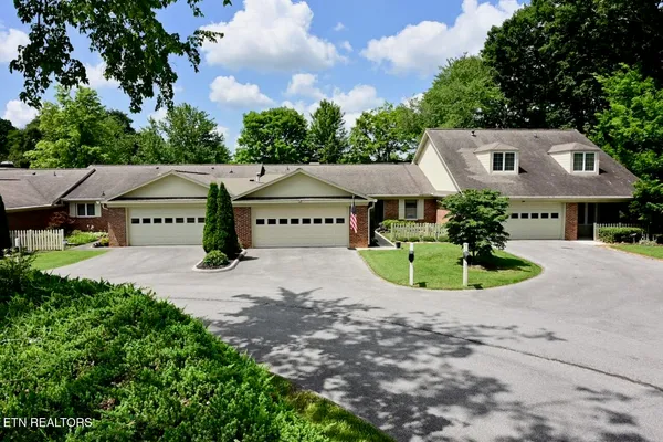 $439,900 | 703 Dundee Drive, Maryville, TN 37803