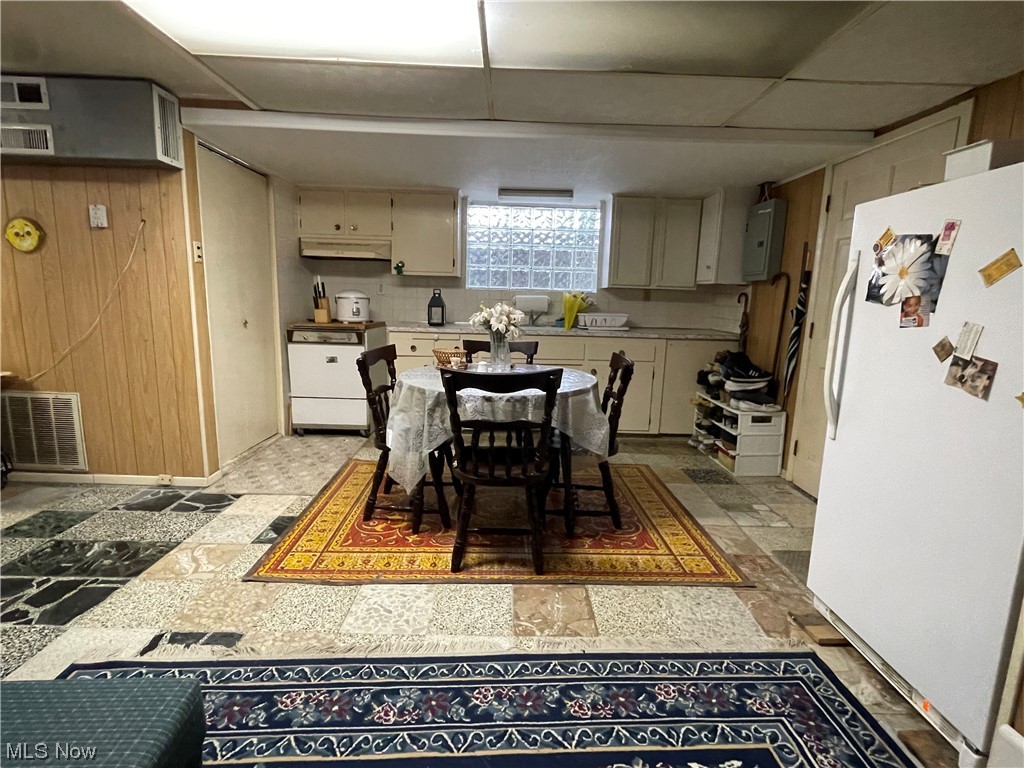 1399 Argonne Road Cleveland, OH 44121 - Photo 20 of 23