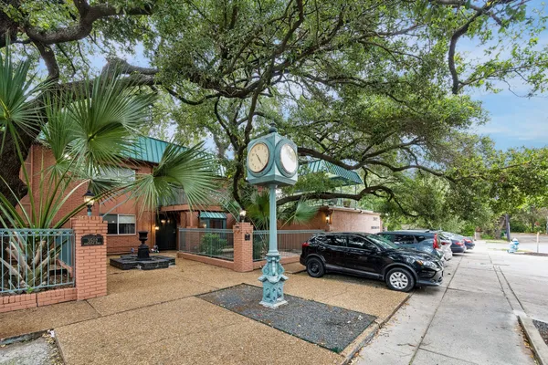$2,050 | 3502 Burlington Street, Unit 13, Houston, TX 77006