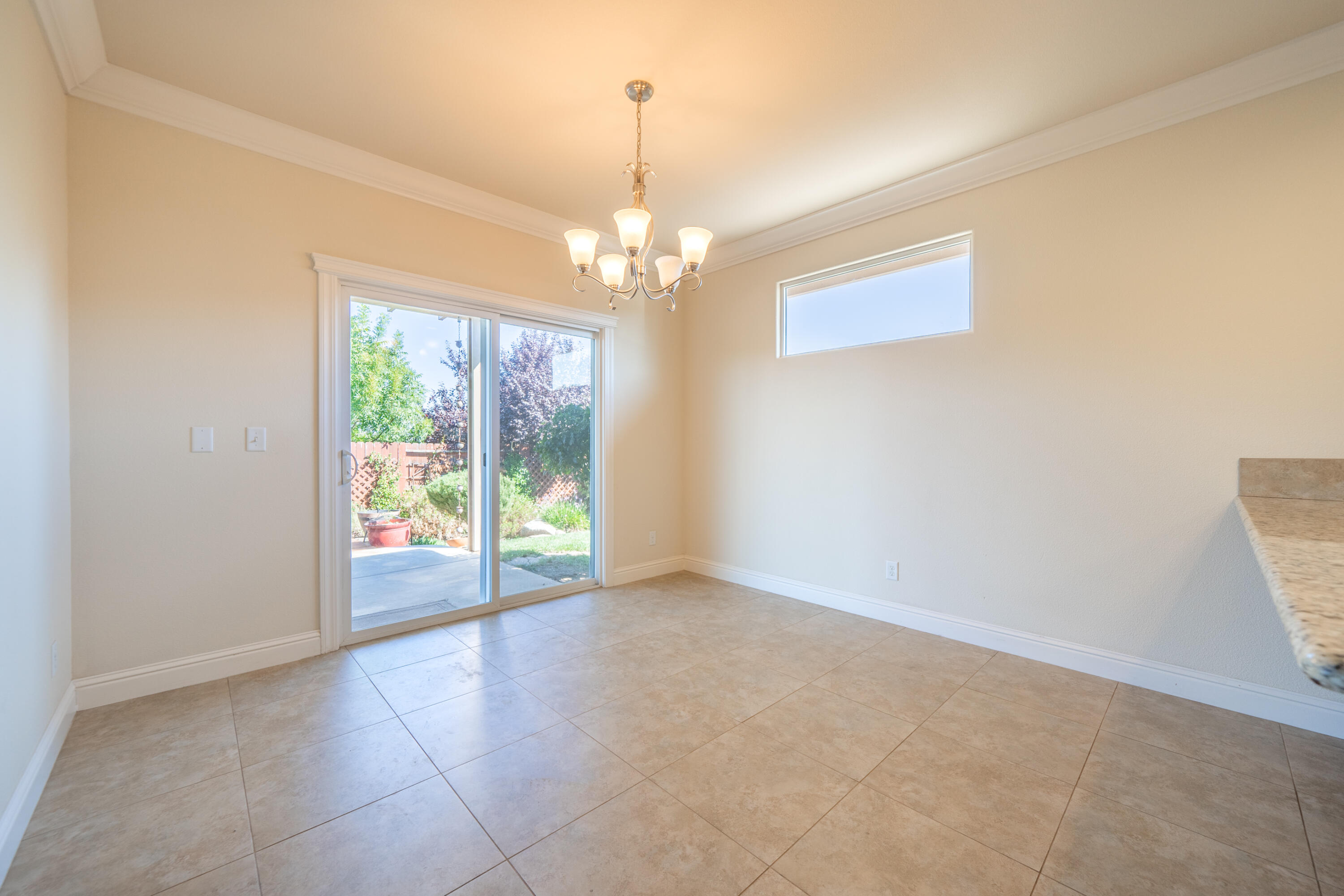 580 Grants Pass Place Redding, CA 96003 - Photo 13 of 31 Interior-6