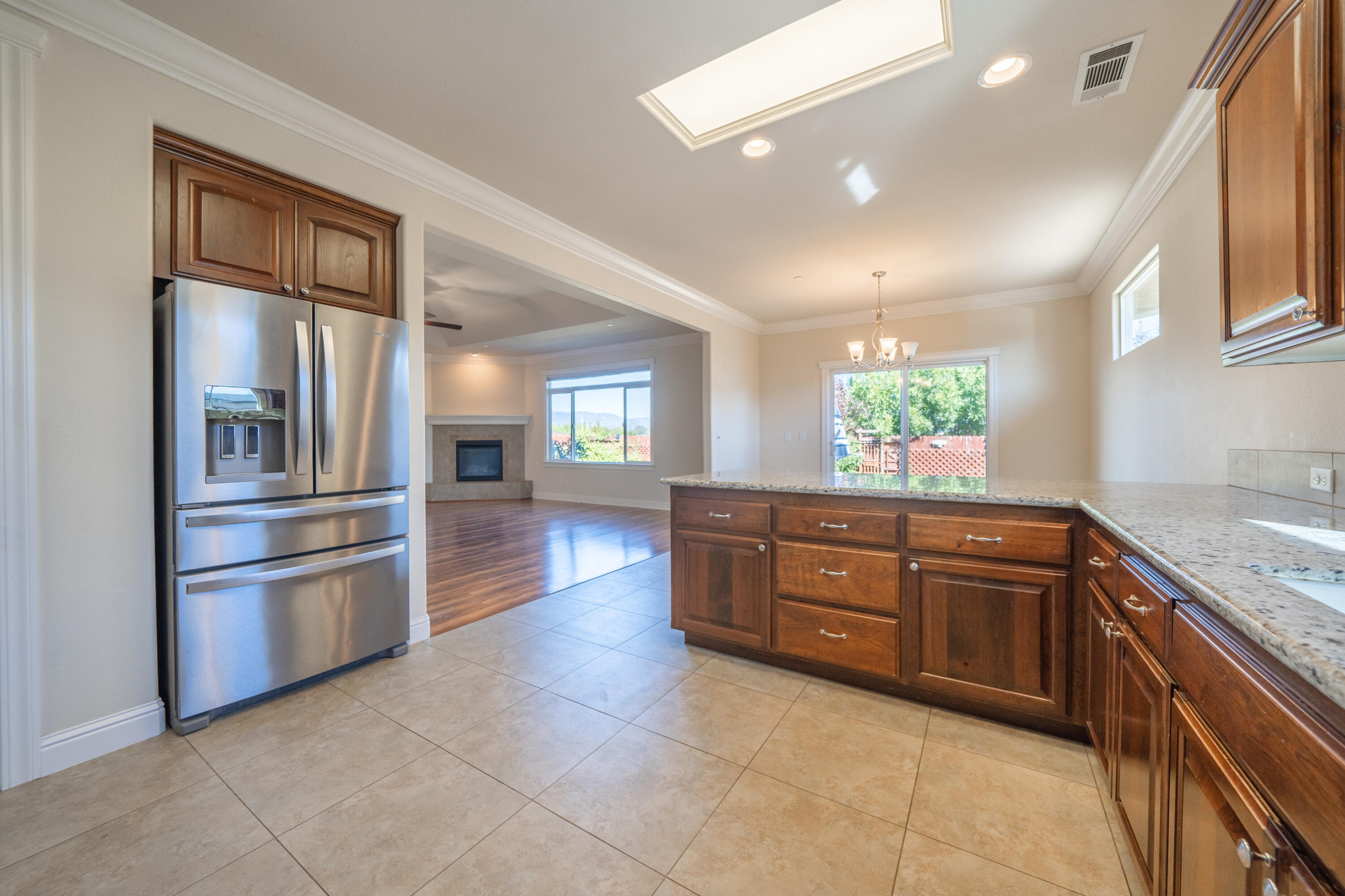 580 Grants Pass Place Redding, CA 96003 - Photo 20 of 31 Interior-13