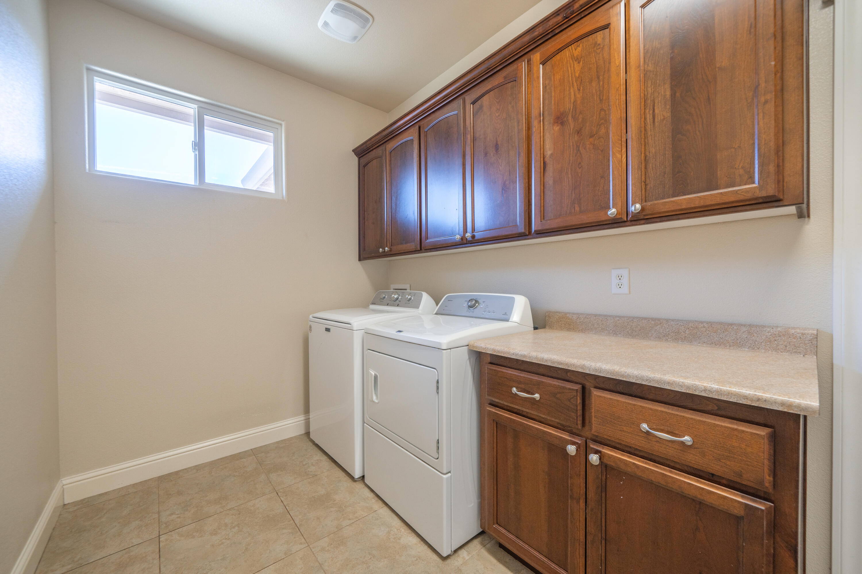 580 Grants Pass Place Redding, CA 96003 - Photo 22 of 31 Interior-27