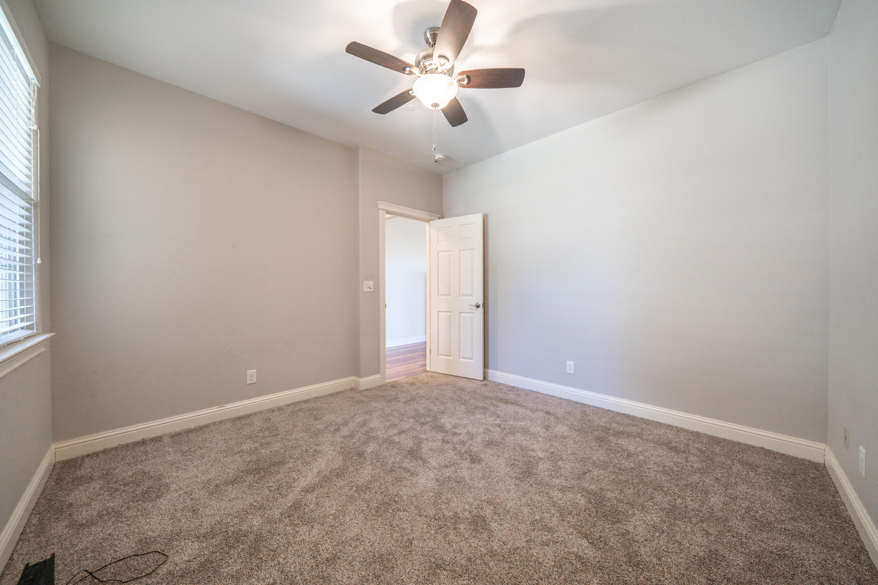 580 Grants Pass Place Redding, CA 96003 - Photo 24 of 31 Interior-15