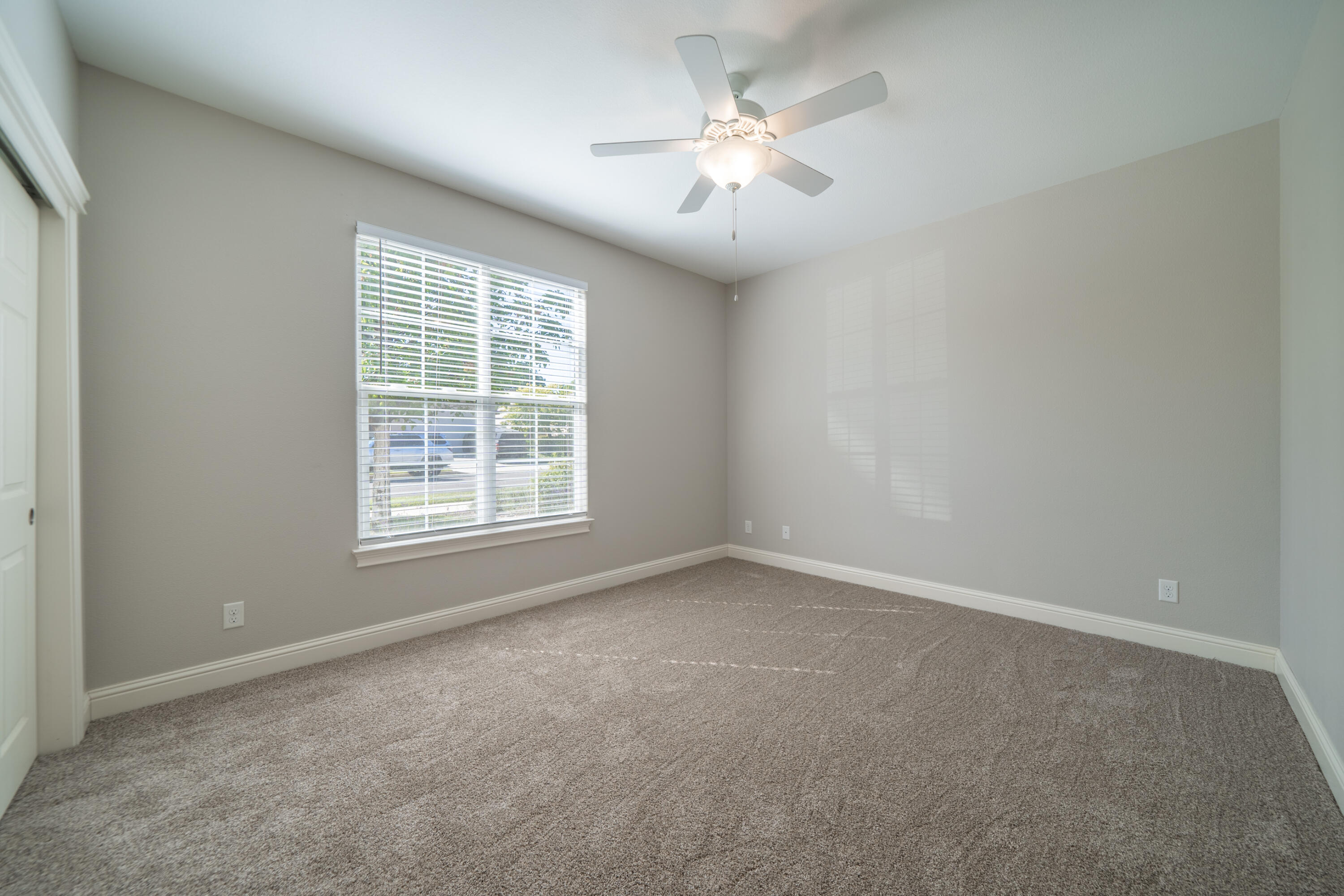 580 Grants Pass Place Redding, CA 96003 - Photo 25 of 31 Interior-19