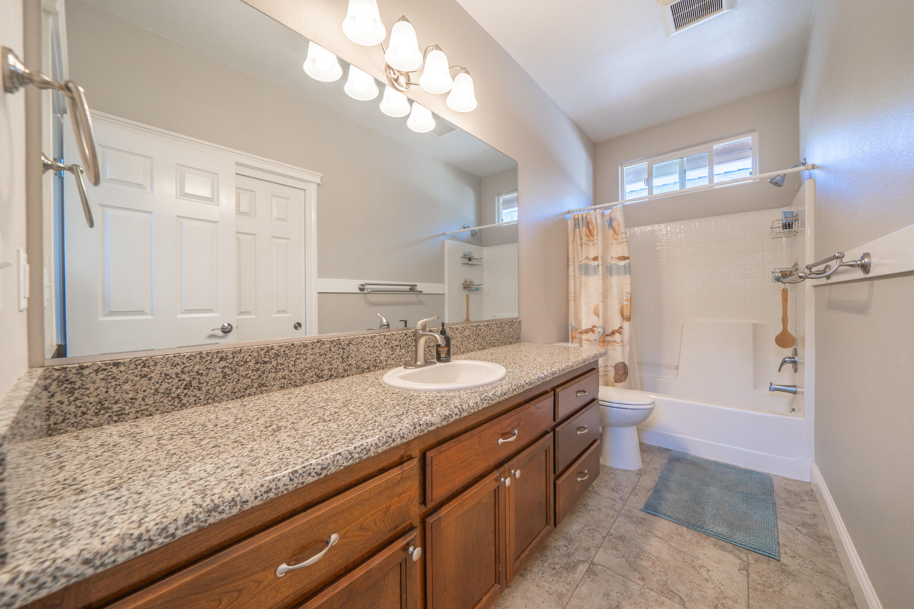 580 Grants Pass Place Redding, CA 96003 - Photo 26 of 31 Interior-17