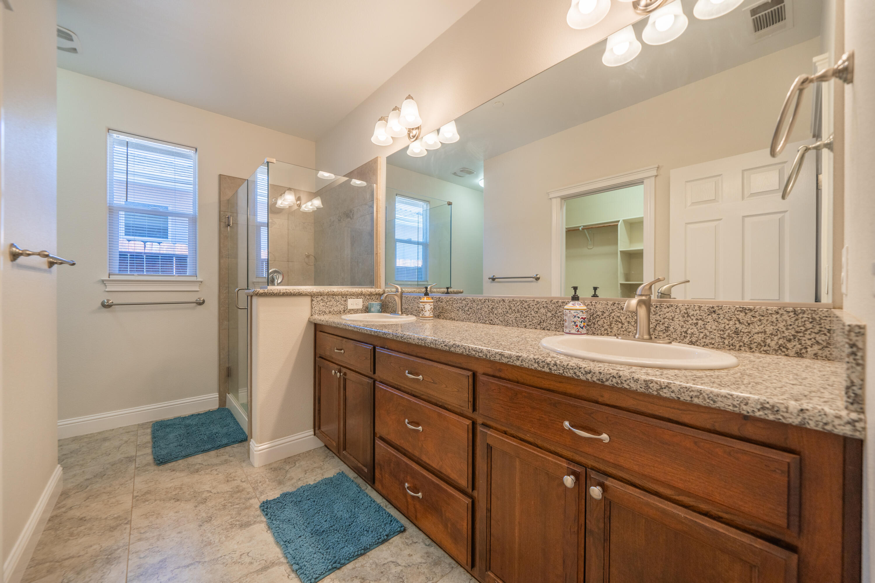 580 Grants Pass Place Redding, CA 96003 - Photo 30 of 31 Interior-24