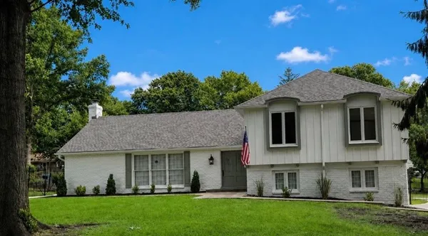 $825,000 | 4808 West 81st Street, Prairie Village, KS 66208