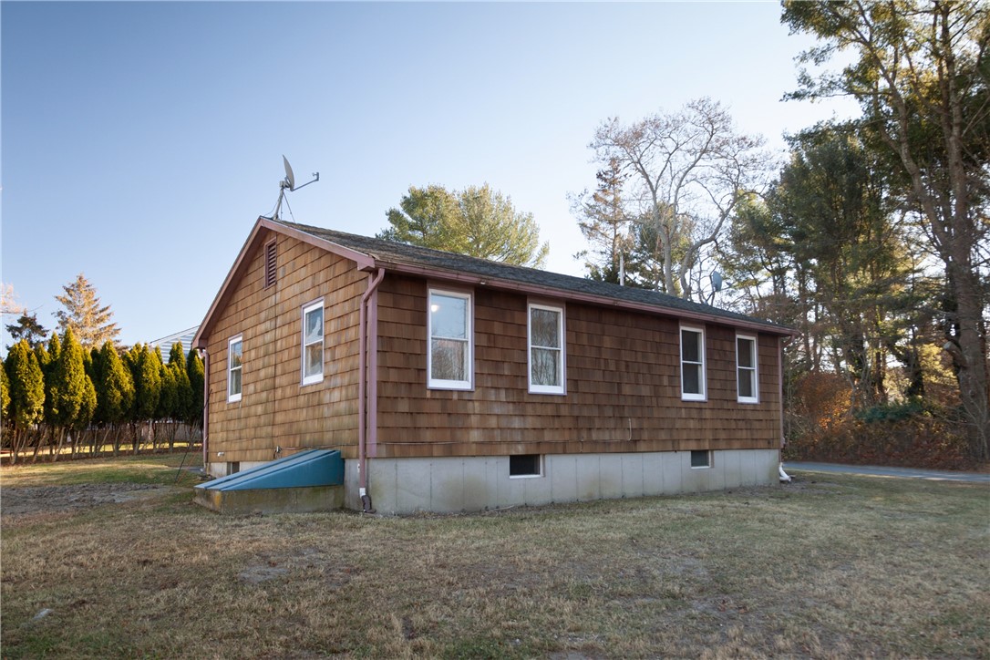 35 Corys Court Portsmouth, RI 02871 - Photo 20 of 23