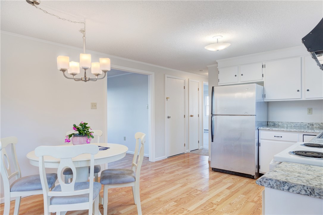 35 Corys Court Portsmouth, RI 02871 - Photo 3 of 23