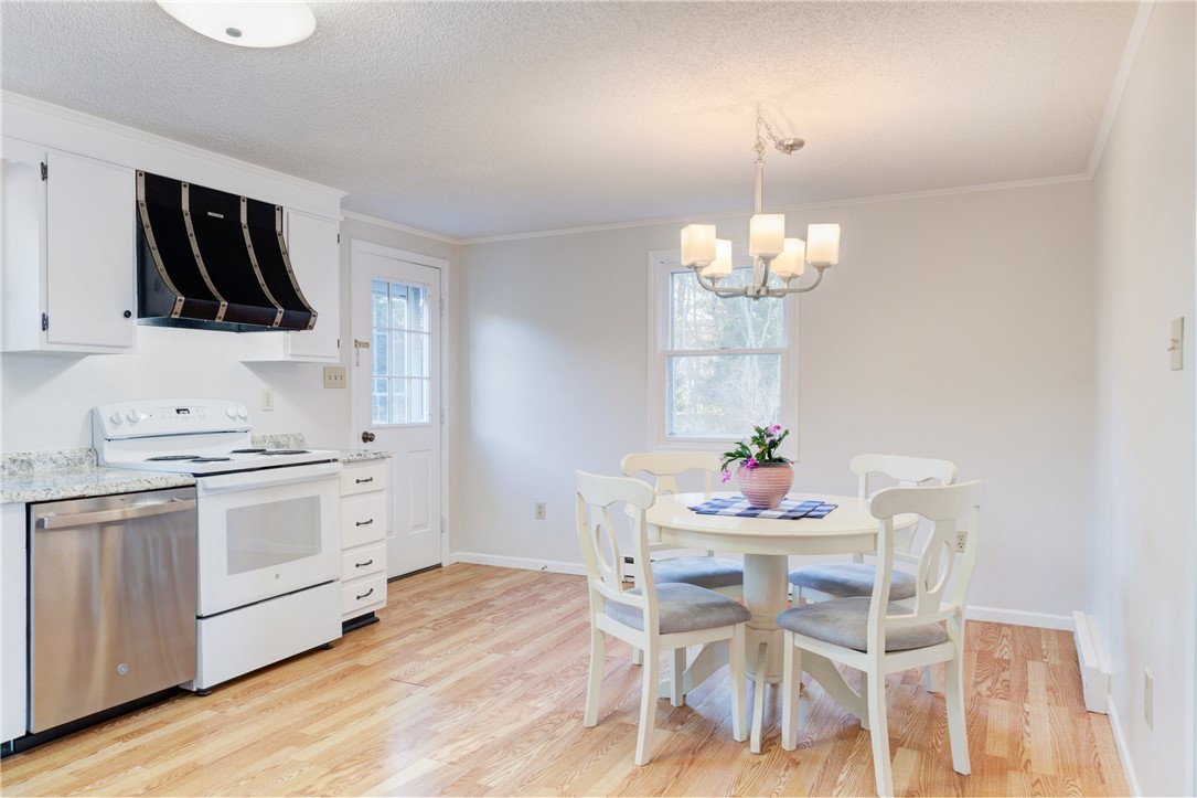 35 Corys Court Portsmouth, RI 02871 - Photo 5 of 23