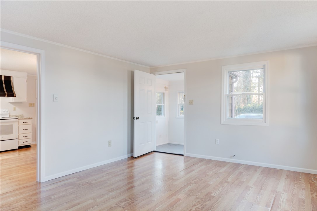 35 Corys Court Portsmouth, RI 02871 - Photo 8 of 23