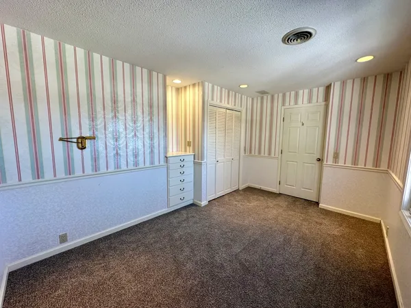 a view of entryway and a garage