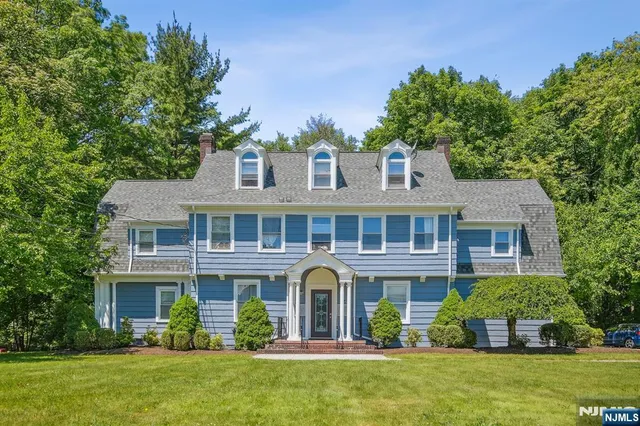 $1,800 | 22 High Street, Unit 2R, Montclair, NJ 07042