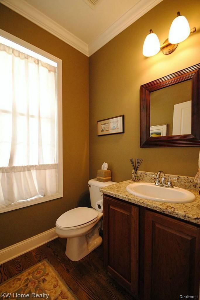 1627 Derby Road Birmingham, MI 48009 - Photo 8 of 34 Powder Room.jpg