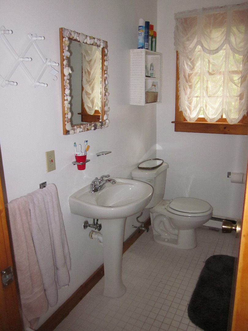 18 Vickers Street Edgartown, MA 02539 - Photo 8 of 17 Gallery Image 8