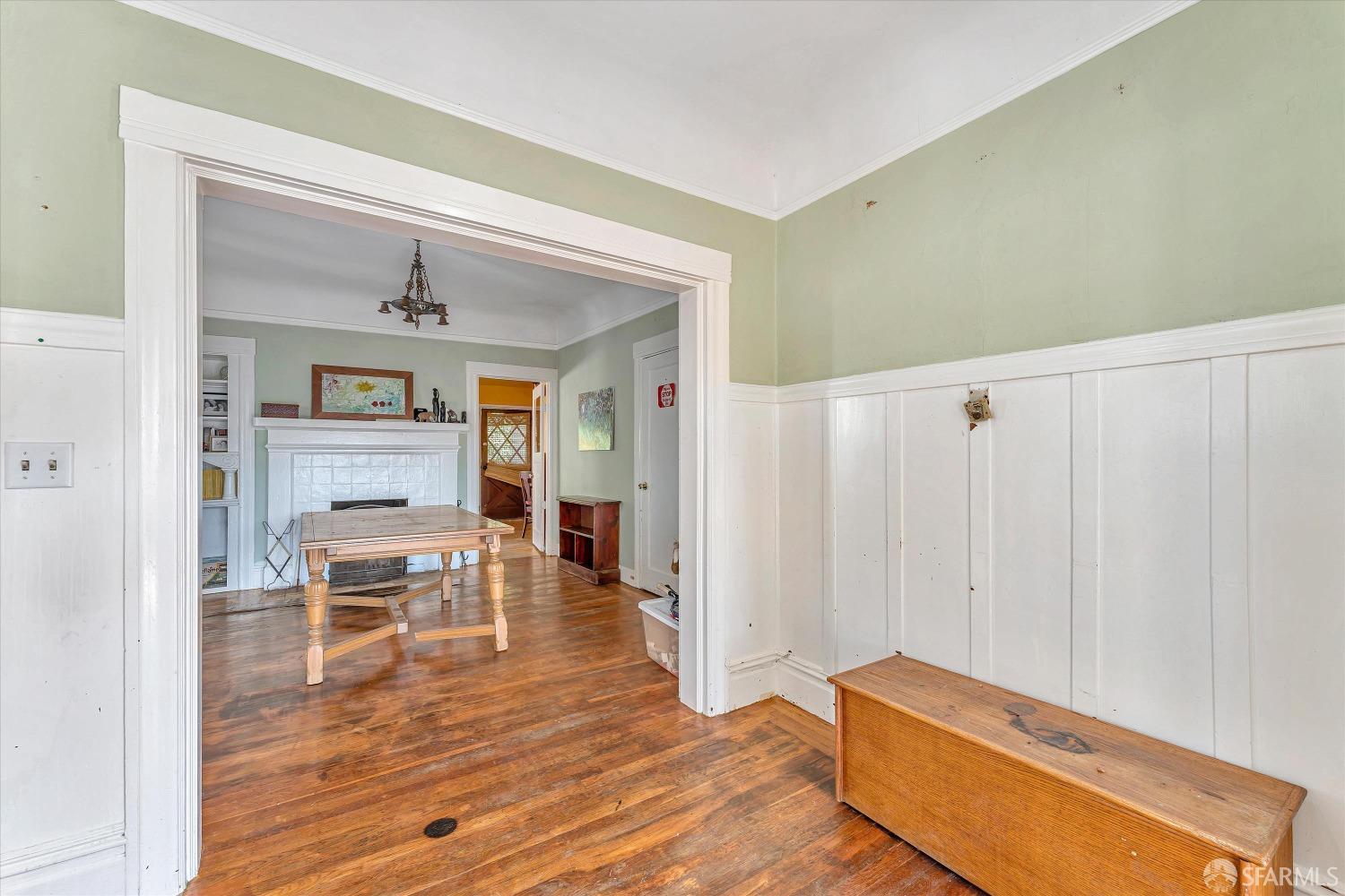 1917 Oregon Street Berkeley, CA 94703 - Photo 11 of 43 a living room with furniture
