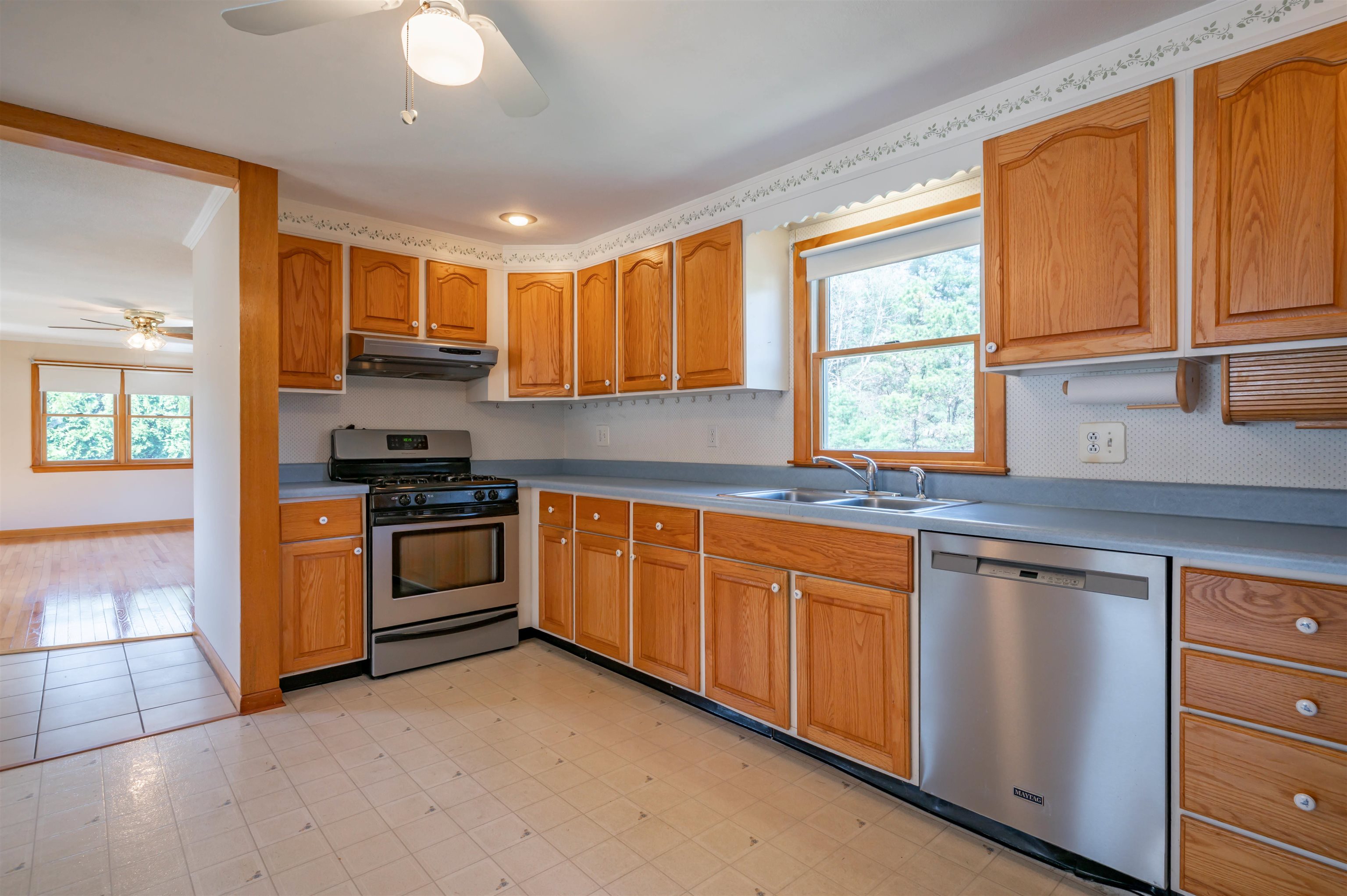 17 Stevens Avenue Merrimack, NH 03054 - Photo 5 of 34