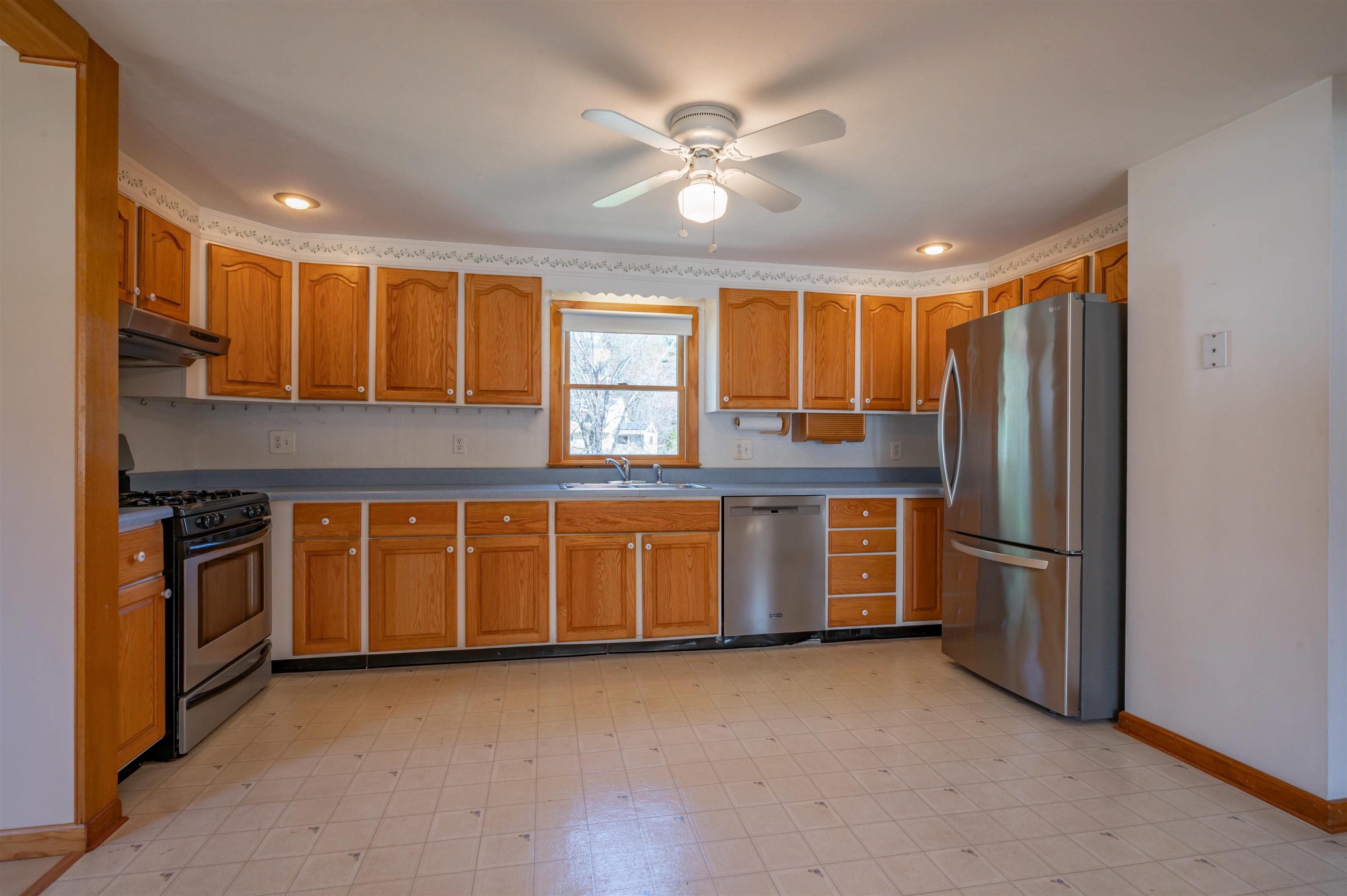17 Stevens Avenue Merrimack, NH 03054 - Photo 6 of 34