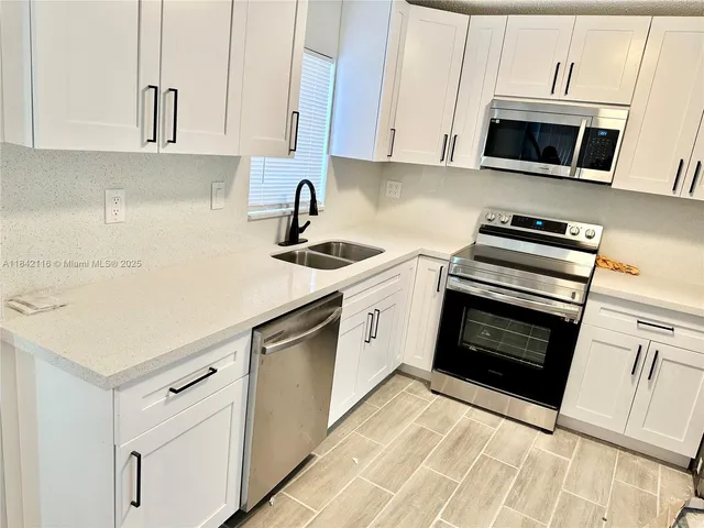 $384,900 | 2600 Northeast 8th Avenue, Pompano Beach, FL 33064