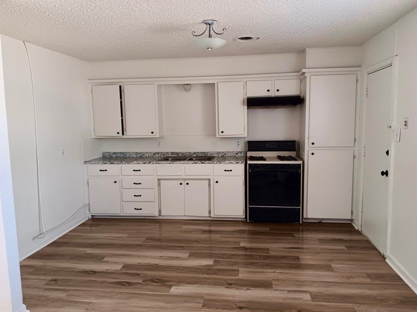 1937 East Colgate Street Lubbock, TX 79403 - Photo 2 of 11 20251019011109110652000000-o