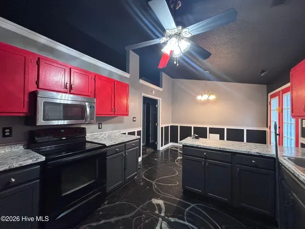 $1,600 | 402 Lancaster Court, Jacksonville, NC 28540