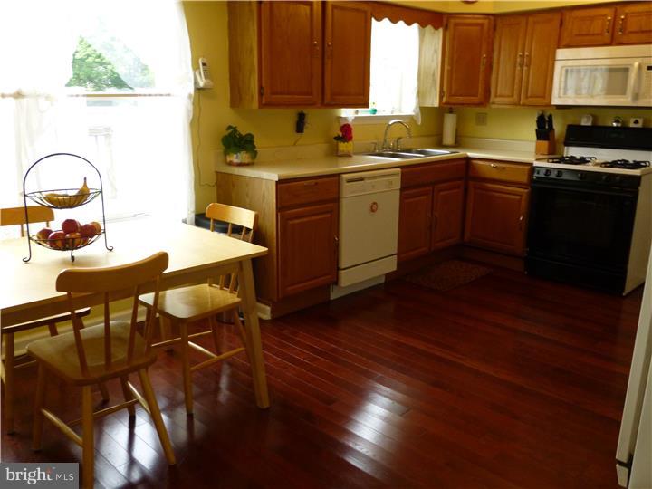 892 Herman Road Horsham, PA 19044 - Photo 4 of 25 Kitchen