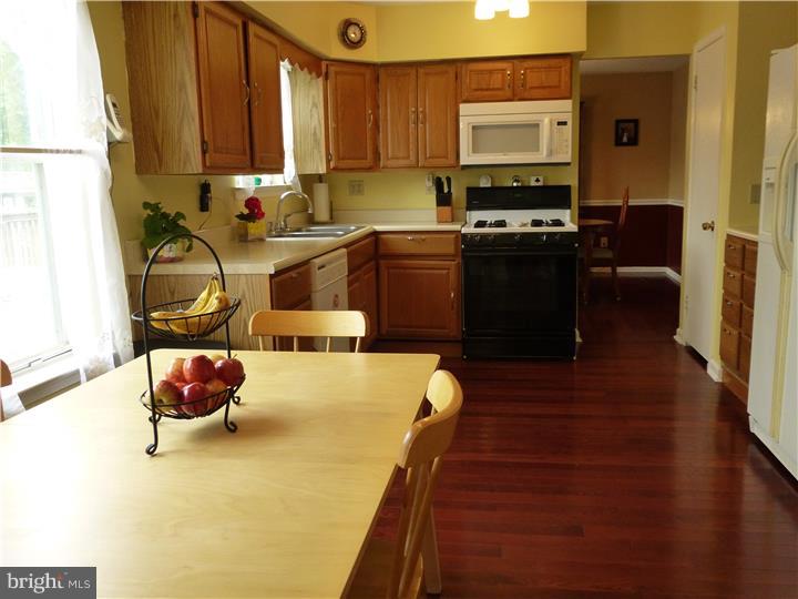 892 Herman Road Horsham, PA 19044 - Photo 5 of 25 Kitchen
