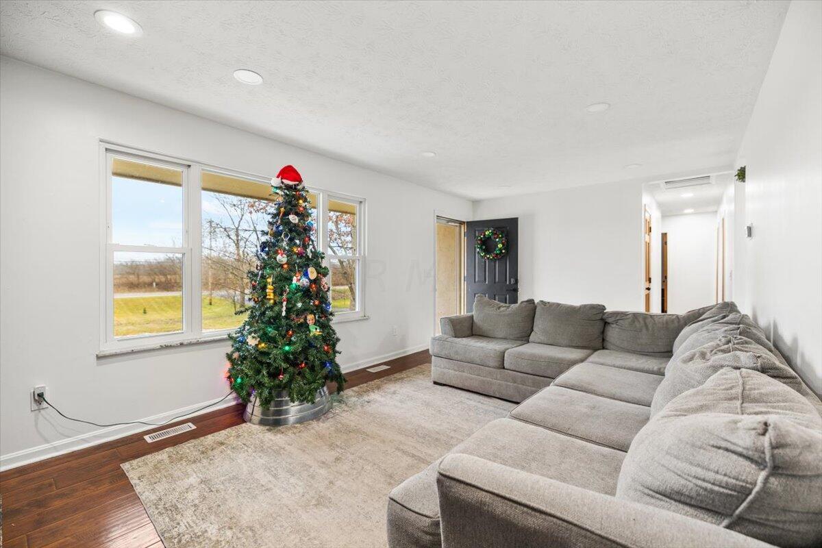 5540 London Groveport Road Orient, OH 43146 - Photo 6 of 34 08-Living Room-5540 London Groveport Rd-